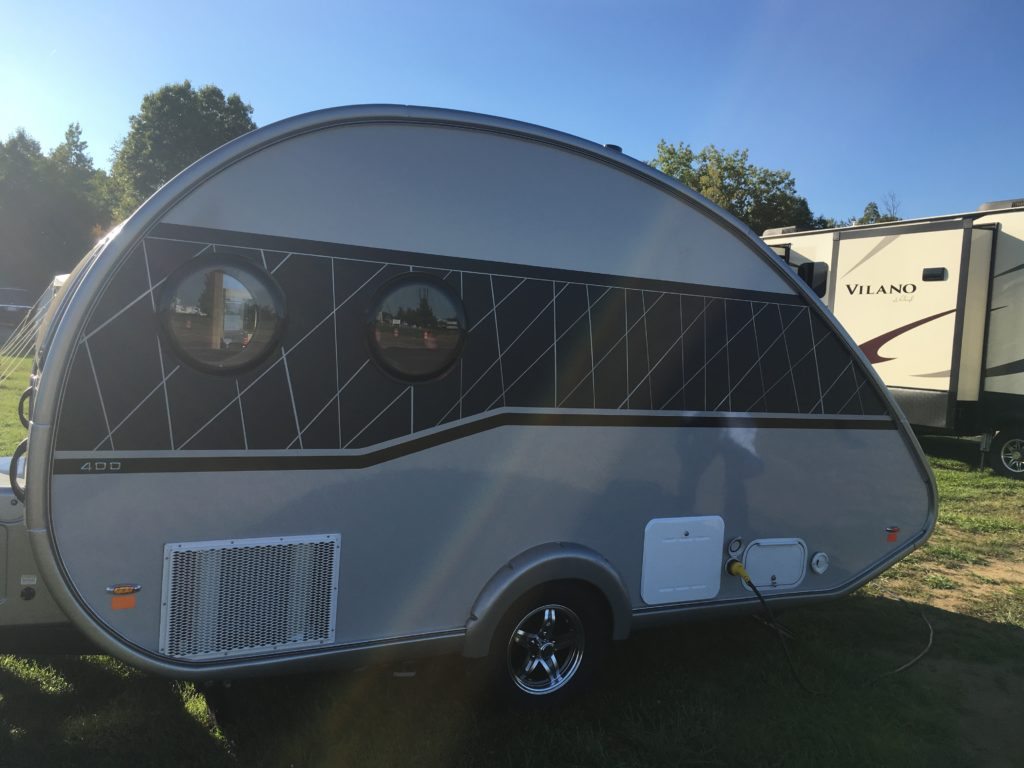 The driver's side of the TAB 400 prototype features porthole windows.