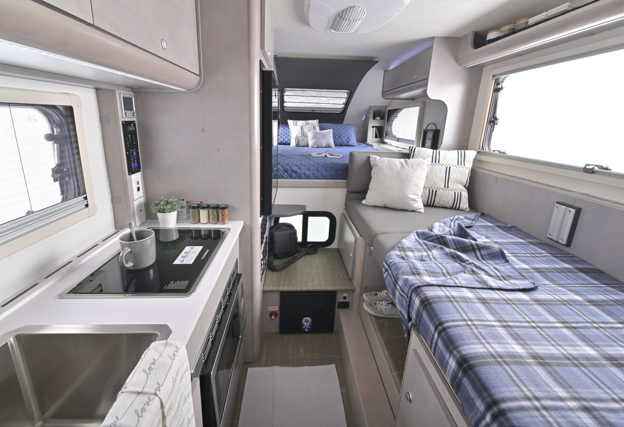 2023 Cirrus 820 features a new raised dinette - nuCamp RV